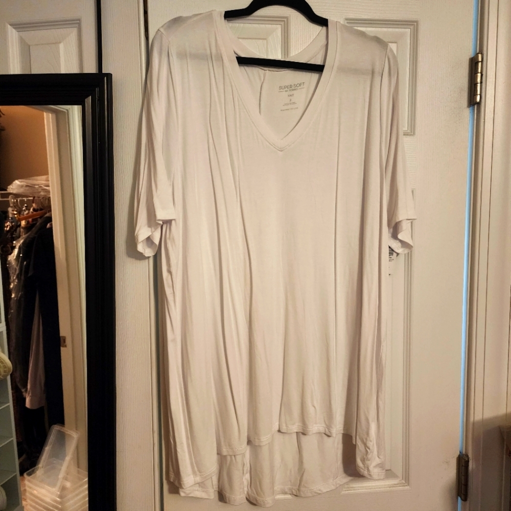 Nwt Torrid 22W-24W super soft white knit ss hi low favorite tunic tee